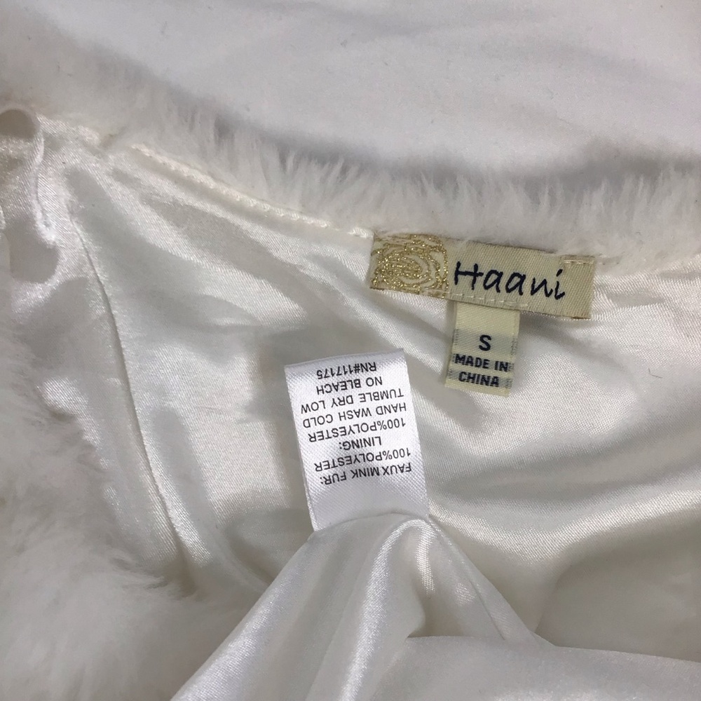 HAANI WOMEN ELEGANT SNOW WHITE FAUX FUR BELL SLEEVE FANCY EVENT SHAWL WRAP SZ S - Picture 7 of 7